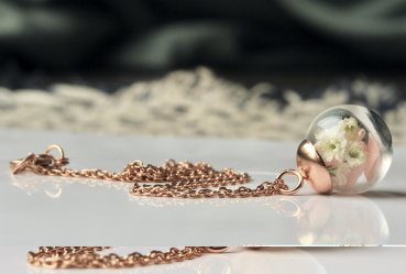 Kette Hortensien Blüten rosegold gepresste Blätter mit Schleierkraut als persönliches Geschenk für sie statt einem Blumenstrauß für Frauen